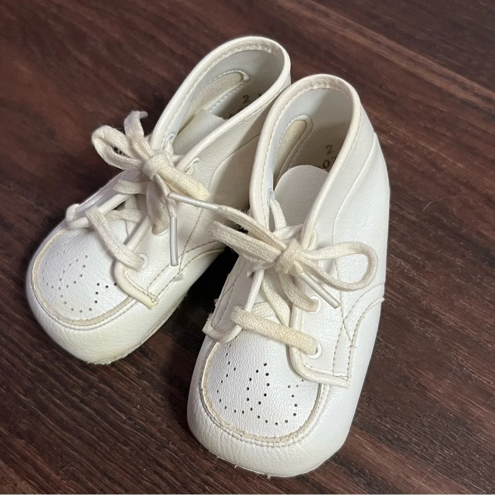 Vintage Doveen Baby Deer Baby Infant White crib shoes size 2